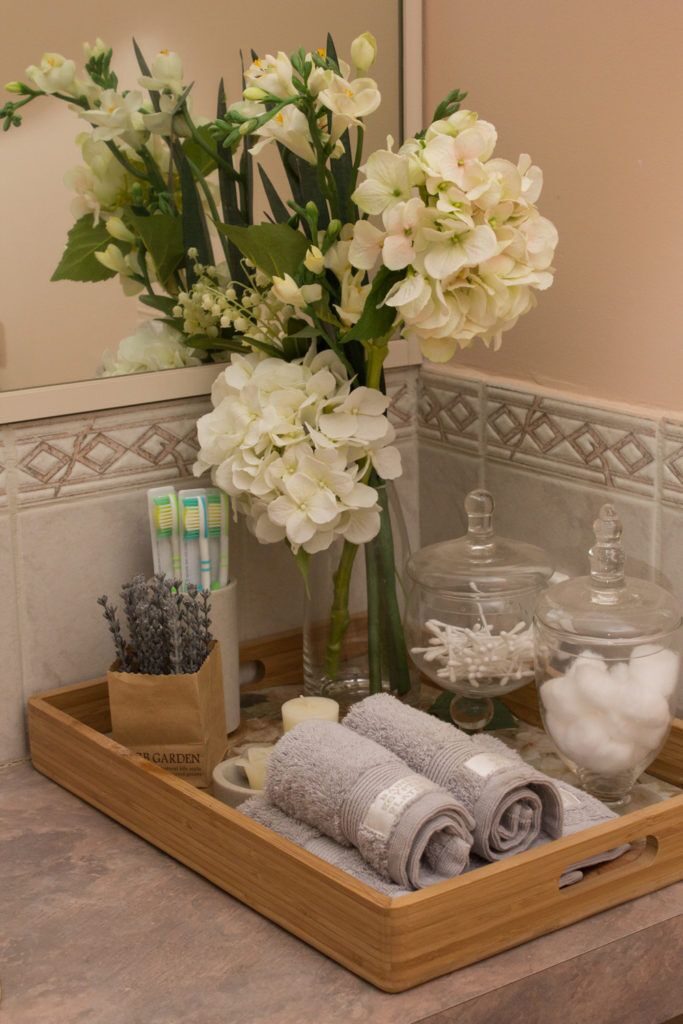 Creative Towel Displays for Bathroom Counter Decor