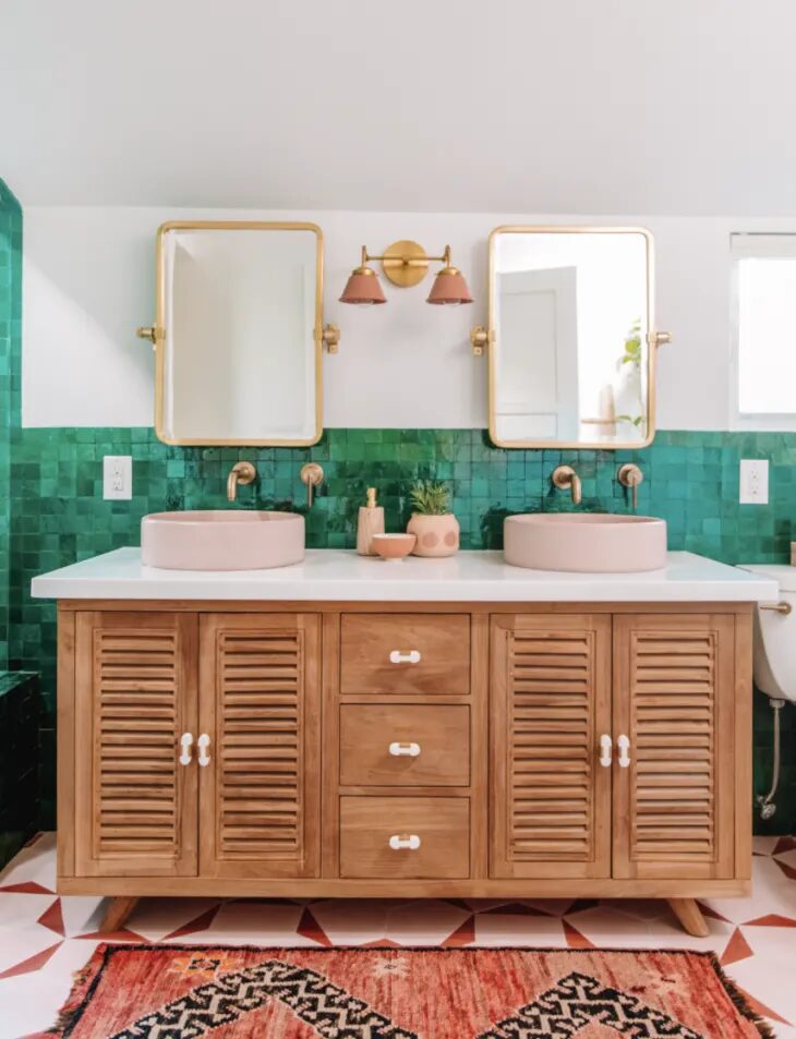 Colorful Bath Accents in Bathroom Counter Decor