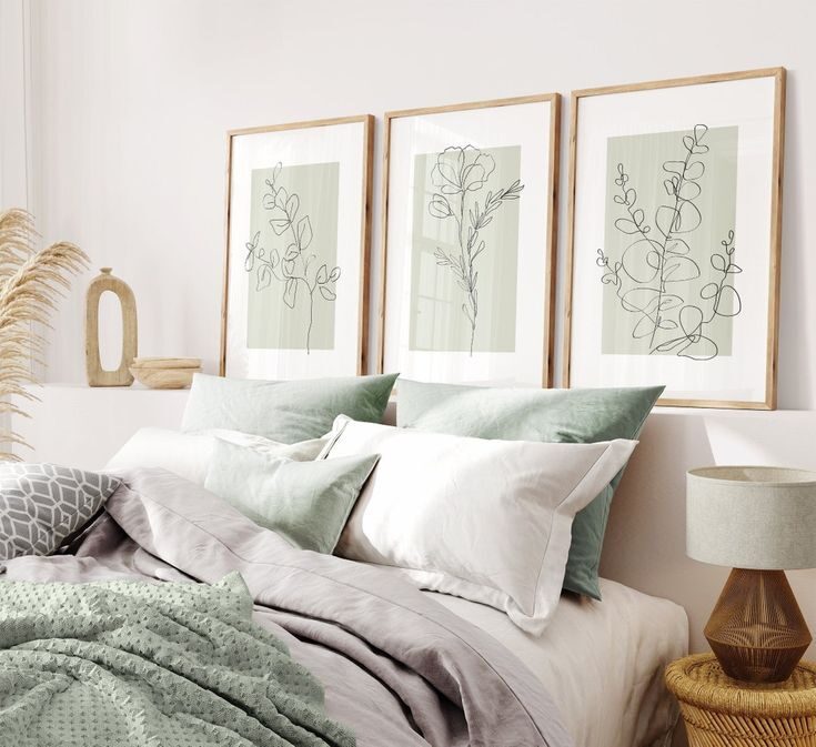 Minimalist Wall Art - Subtle Elegance in Bedroom Decor 